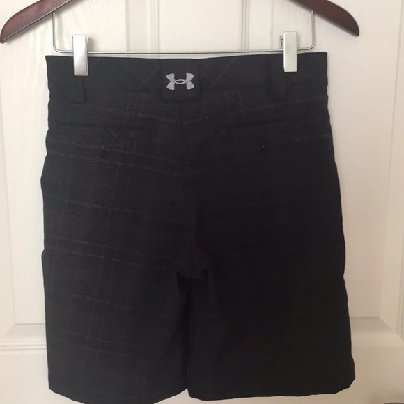 UNDER ARMOUR Youth Large Black Gray Pattern Preppy Embroidered Logo Shorts - Picture 2 of 7